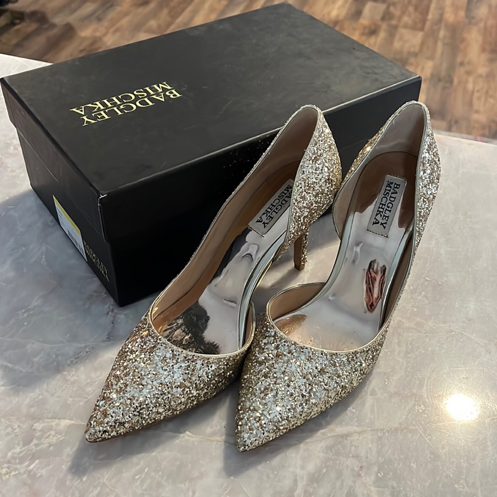 Badgley mischka sparkle pumps